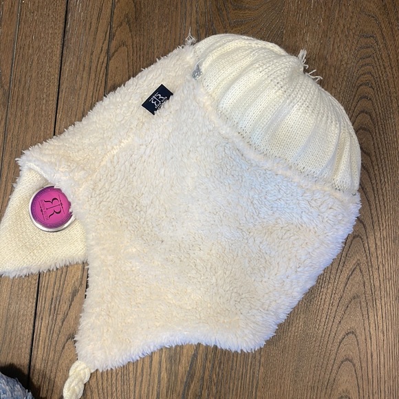 Ski hat from Amsterdam Holland . Super cute and soft. - Picture 10 of 10